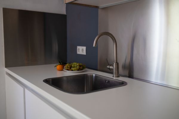 Metal Backsplash Assembly