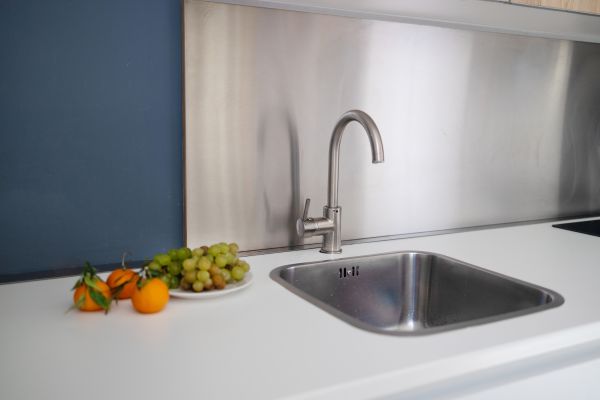 Metal Backsplash Placement